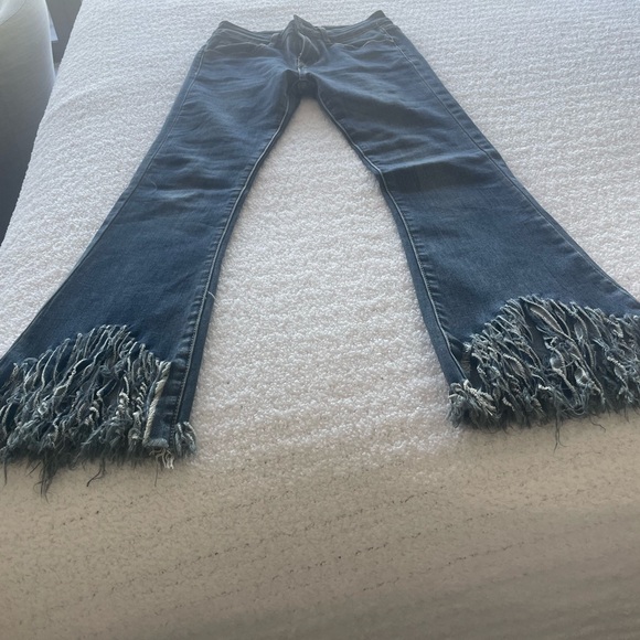 Brazilian jeans flared leg with a fringe look - Picture 3 of 8